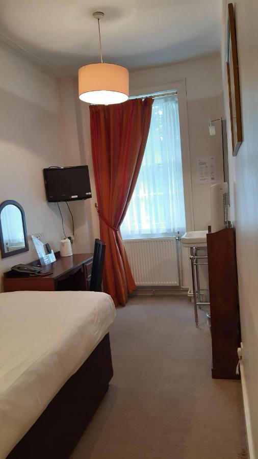 Crescent Hotel Londen Buitenkant foto