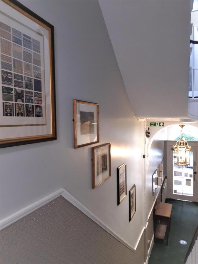 Crescent Hotel Londen Buitenkant foto