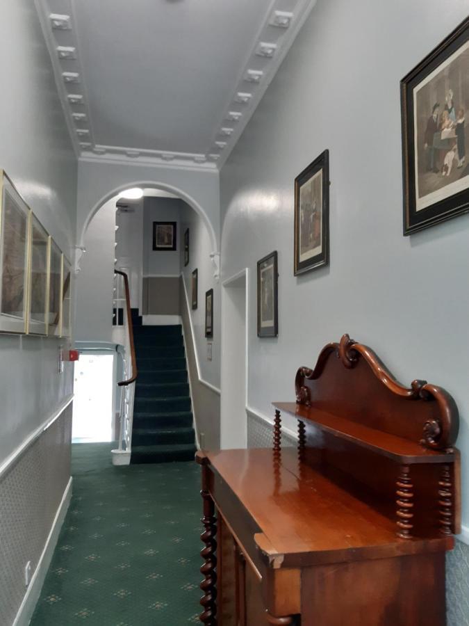 Crescent Hotel Londen Buitenkant foto