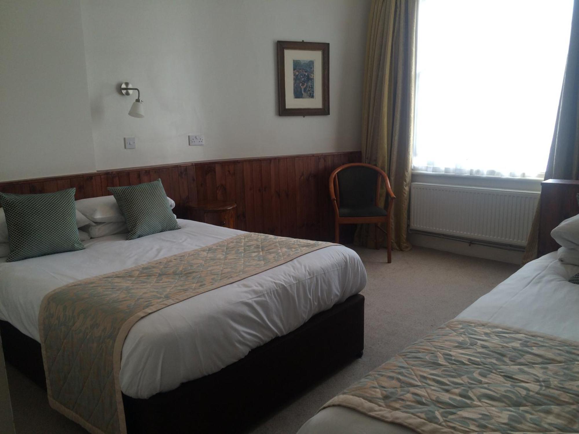Crescent Hotel Londen Buitenkant foto